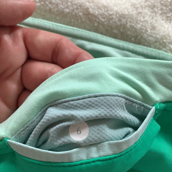 🍋LULULEMON Black/ green Running Capri 25” - Picture 2 of 4